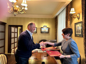 Сеголня, 15.04.2024, было заключено соглашение о сотрудничестве и взаимодействии МАУ «ГЦРП» и Ассоциацией юристов России.