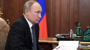 Путин дал правительству поручения по восстановлению экономики