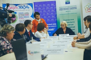 Ведущие благотворительные фонды Новосибирска объединили усилия в борьбе с уличными мошенниками.