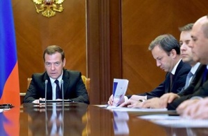 Д.Медведев призвал сделать удобной систему маркировки товаров в России