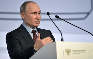 Путин назвал развитие транспортной инфраструктуры одной из главных задач